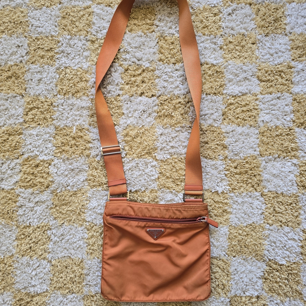 2000 Vela Crossbody Bag